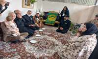 حضور خادمان رضوی در منزل خانواده سه قلوهای متولد شده در روستای کاس احمدان شهرستان فومن